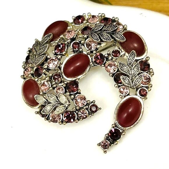 Retro Vintage Brooch Leaf Swirl Burgundy Red Rhinestone Cabochon Foliage 4337 - Picture 1 of 7